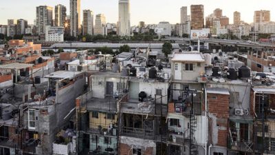 «En los barrios populares la muerte llega antes que la ambulancia»: el reclamo de 40 curas villeros del AMBA