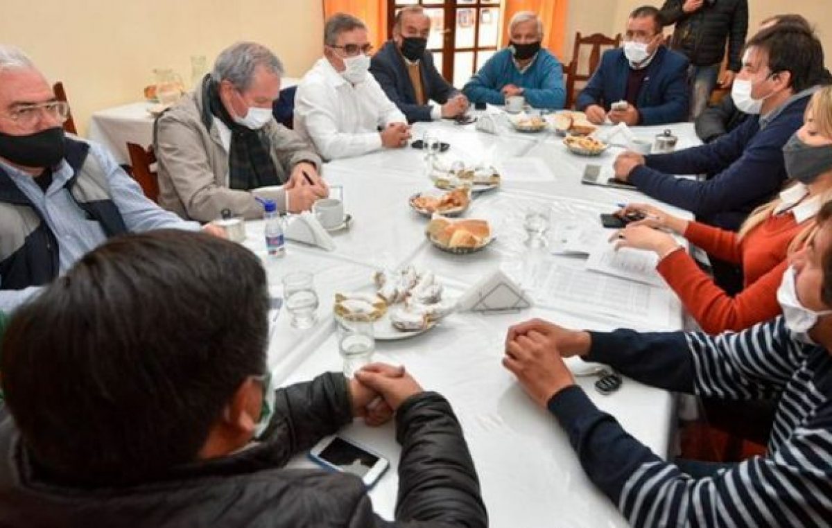 El gobernador de Catamarca ayudará al municipio y garantizará a los trabajadores el Salario Mínimo Vital y Móvil