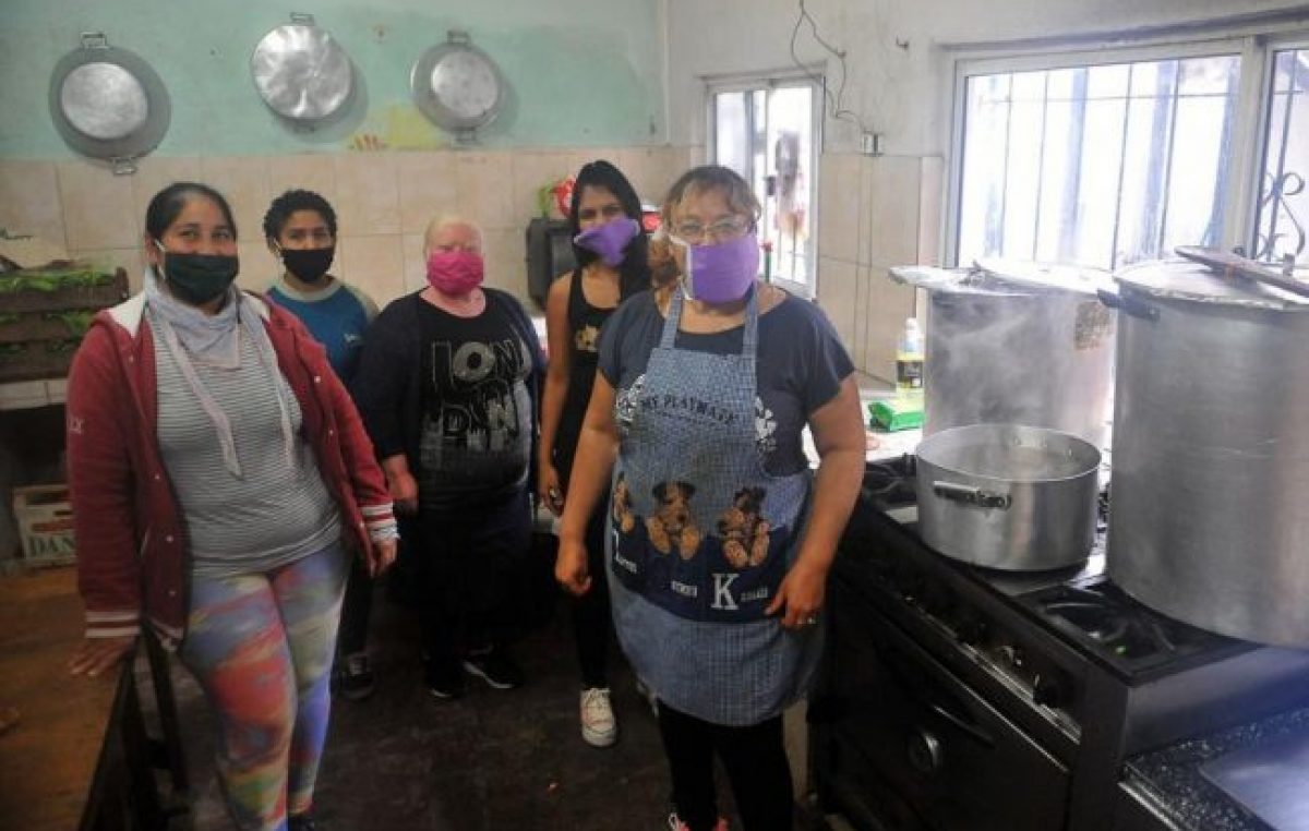 Mujeres al frente de los comedores populares