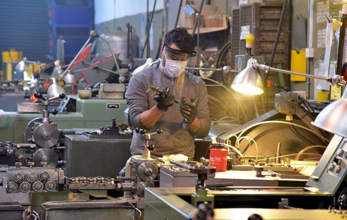 Caída récord de la economía argentina en abril: 26,4%