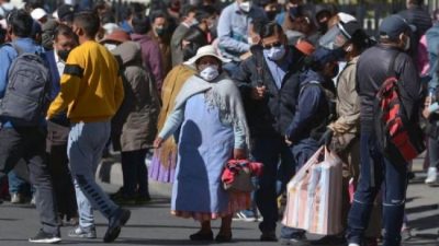 En Bolivia cierran hospitales por falta de insumos