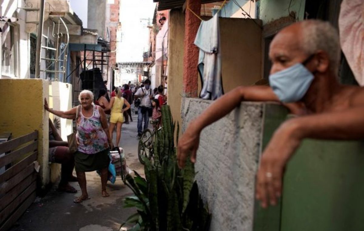 Brasil reduce la jornada laboral y salarios, y Río anuncia la vuelta del fútbol sin público