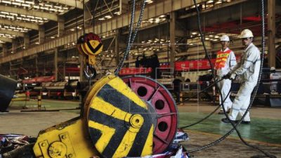 Solo el 3% de las empresas industriales no pudo pagar los salarios en junio, según la UIA