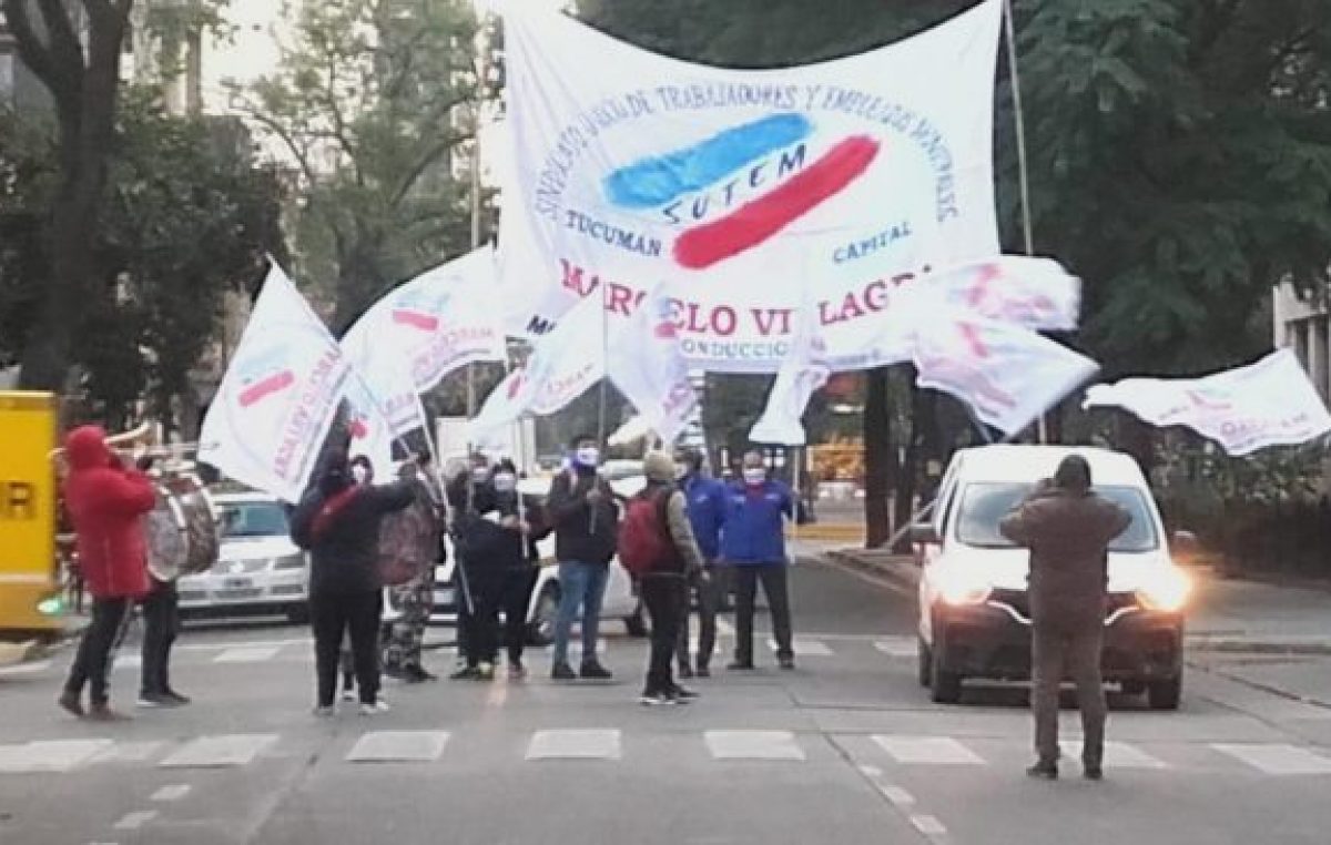 Trabajadores municipales de Tucumán se movilizan en la intendencia