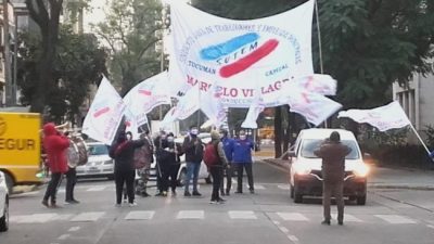 Trabajadores municipales de Tucumán se movilizan en la intendencia