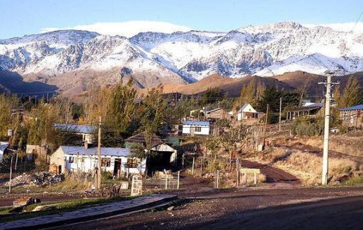 El docente jubilado que extrañaba el aula y abrió un merendero en Andacollo, su «lugar en el mundo»