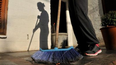 Despiden al 30% de las domésticas en Río Negro y Neuquén por la pandemia