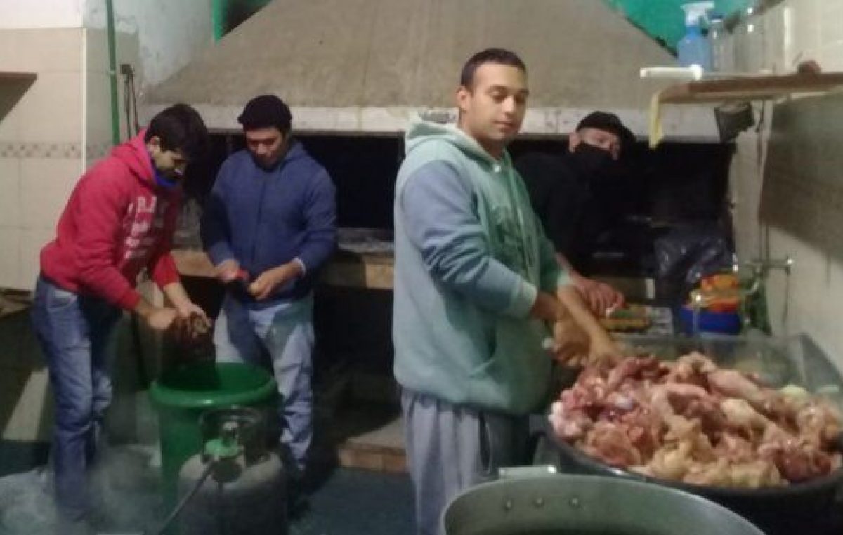 Abrieron una cocina comunitaria y los sábados reparten 200 almuerzos