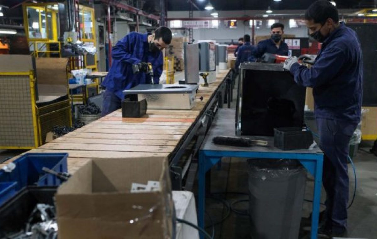 Caída récord del empleo en el primer mes de la cuarentena: se perdieron 186 mil trabajos en blanco sólo en abril