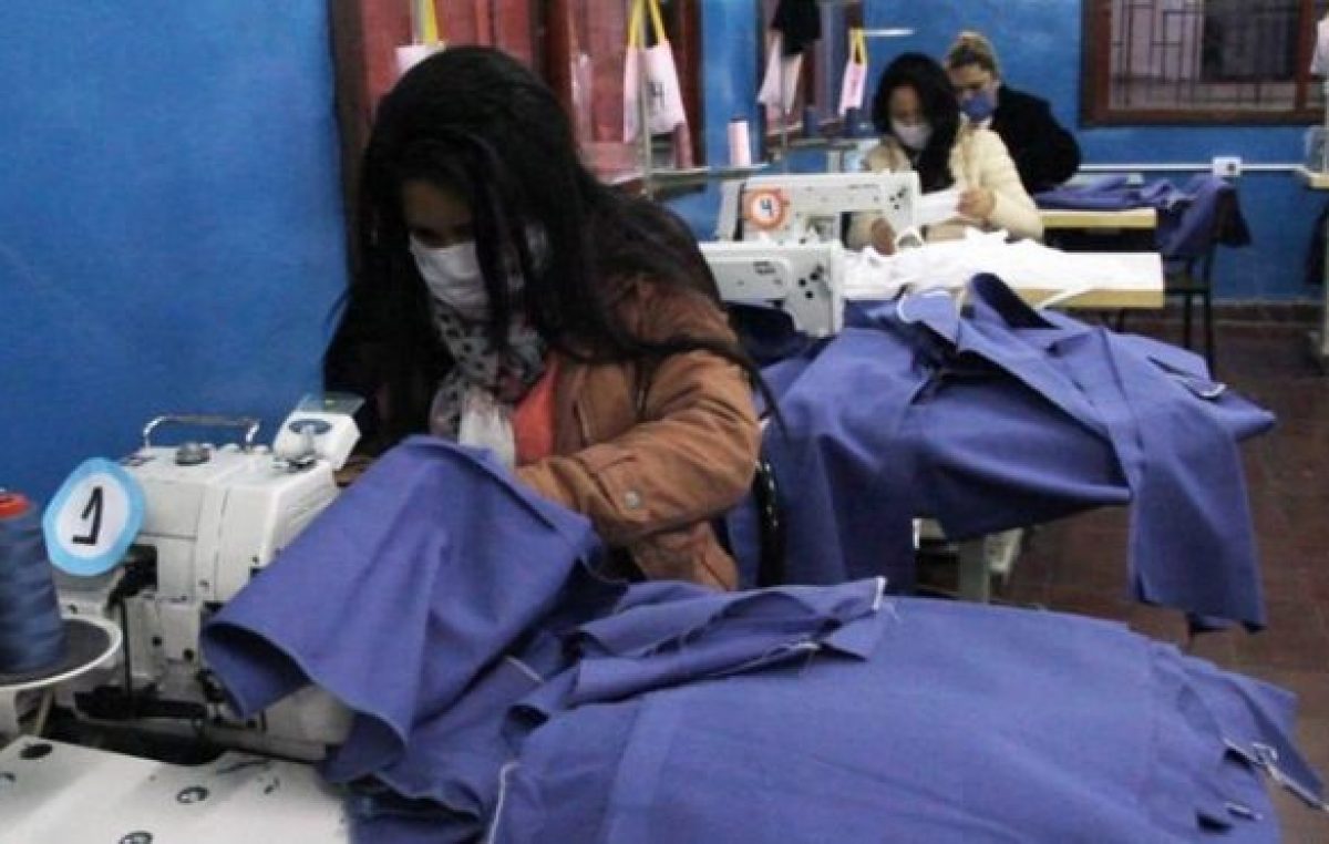 Palpalá: Fábrica textil provee ropa a empleados municipales