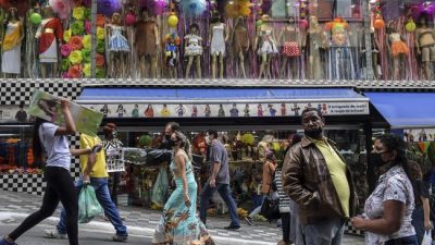 Brasil perdió 1,2 millones de empleos formales y redujo la indigencia con subsidios