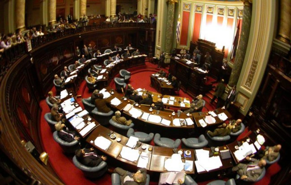 Uruguay recaudó u$s 20 millones con recorte a funcionarios