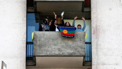 Un revés para Piñera entre cacerolazos, barricadas y división de la derecha