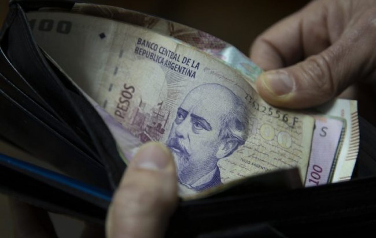 Los salarios cayeron 0,1% en mayo, según datos del Indec