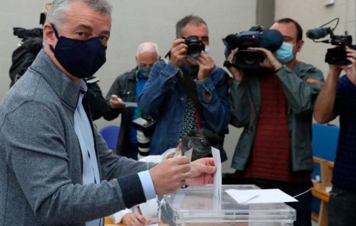 Galicia y el País Vasco votan por la continuidad