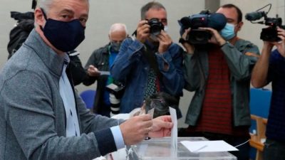 Galicia y el País Vasco votan por la continuidad