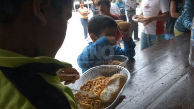 Crece la demanda de familias completas en comedores y merenderos sociales en la ciudad de Santa Fe