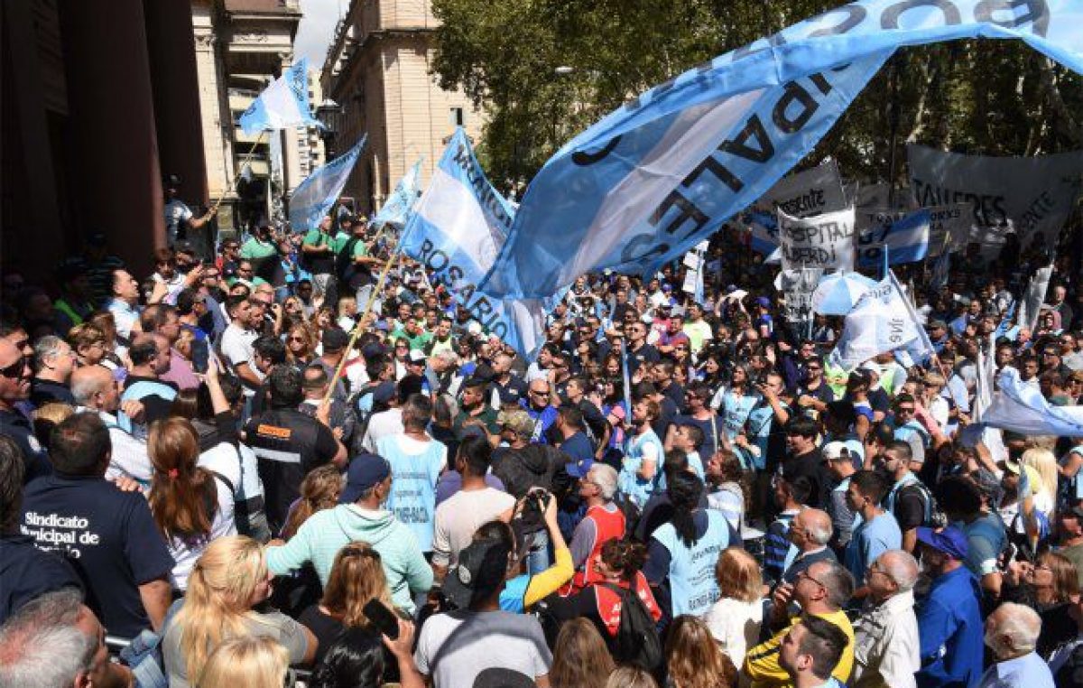 Rosario: Ratner dijo que con aplausos no se va al supermercado