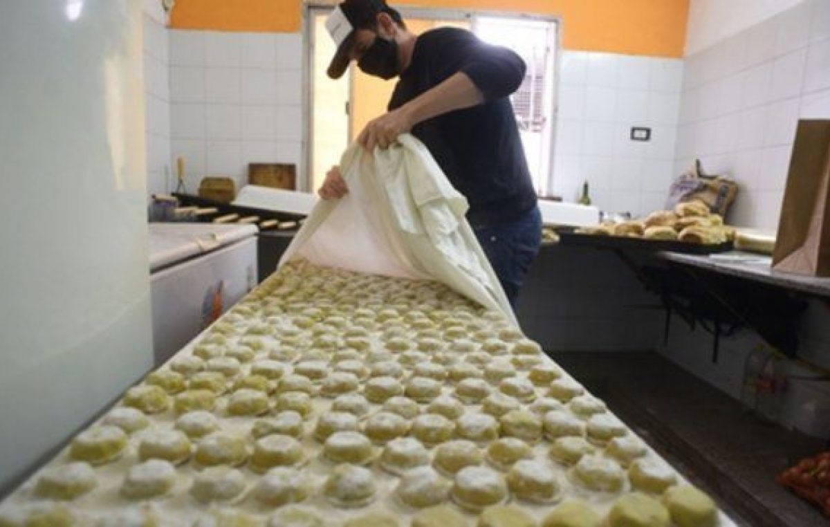 Rosario: Una vecinal creó una fábrica de pastas gourmet en plena pandemia