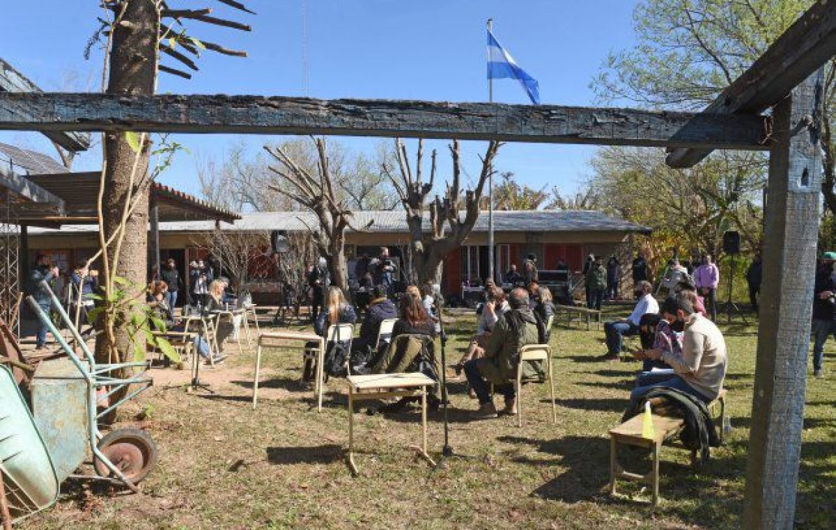 El Concejo rosarino sesionó en la isla y reclamó por la ley de humedades