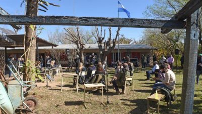 El Concejo rosarino sesionó en la isla y reclamó por la ley de humedades