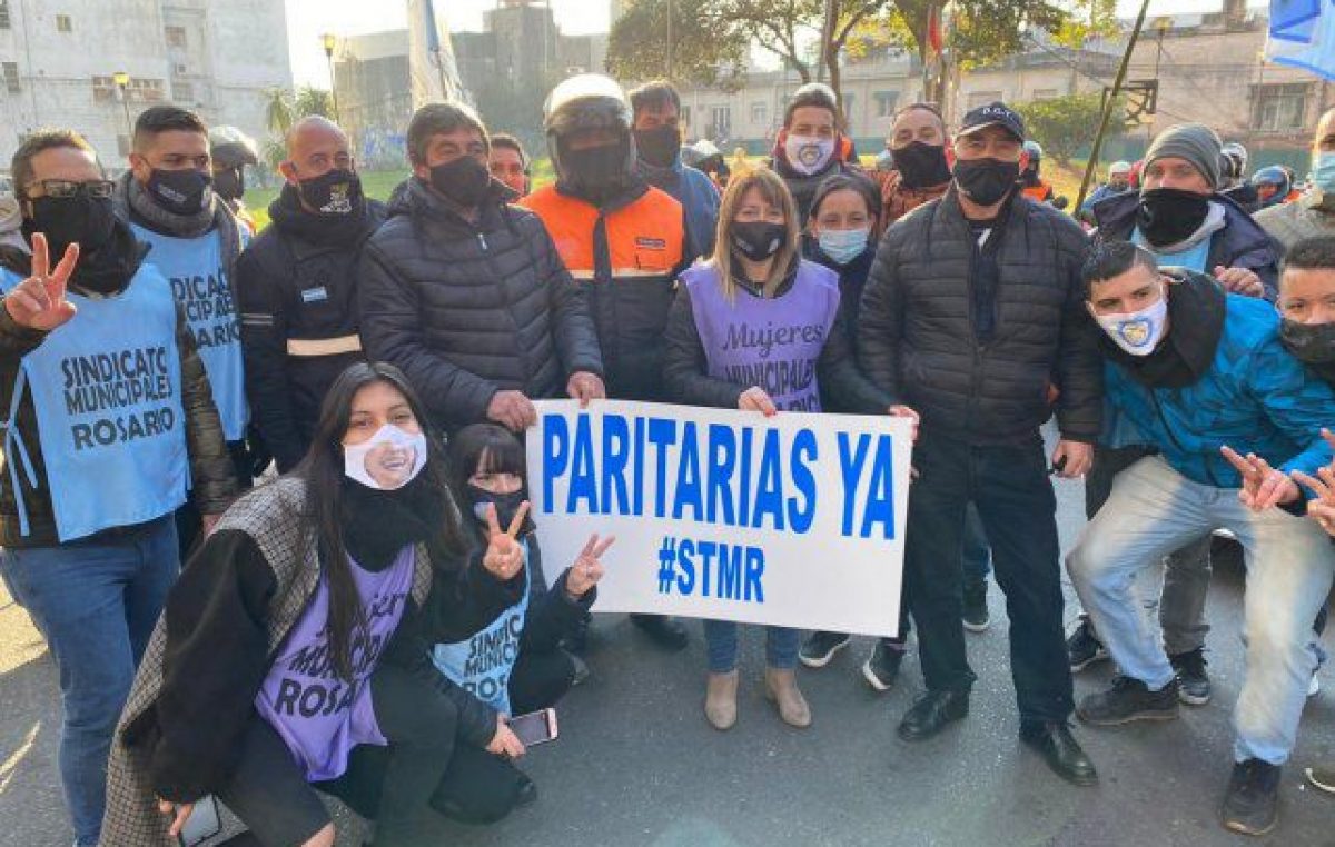 Los municipales rosarinos llevaron sus reclamos por toda la ciudad con una masiva y ruidosa caravana