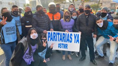 Los municipales rosarinos llevaron sus reclamos por toda la ciudad con una masiva y ruidosa caravana