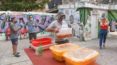 Rosario: Por la pandemia de Covid-19, vecinos del centro van a los comedores comunitarios