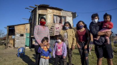 Casi la mitad de los hogares argentinos tiene menos ingresos y un 25% acumula deudas