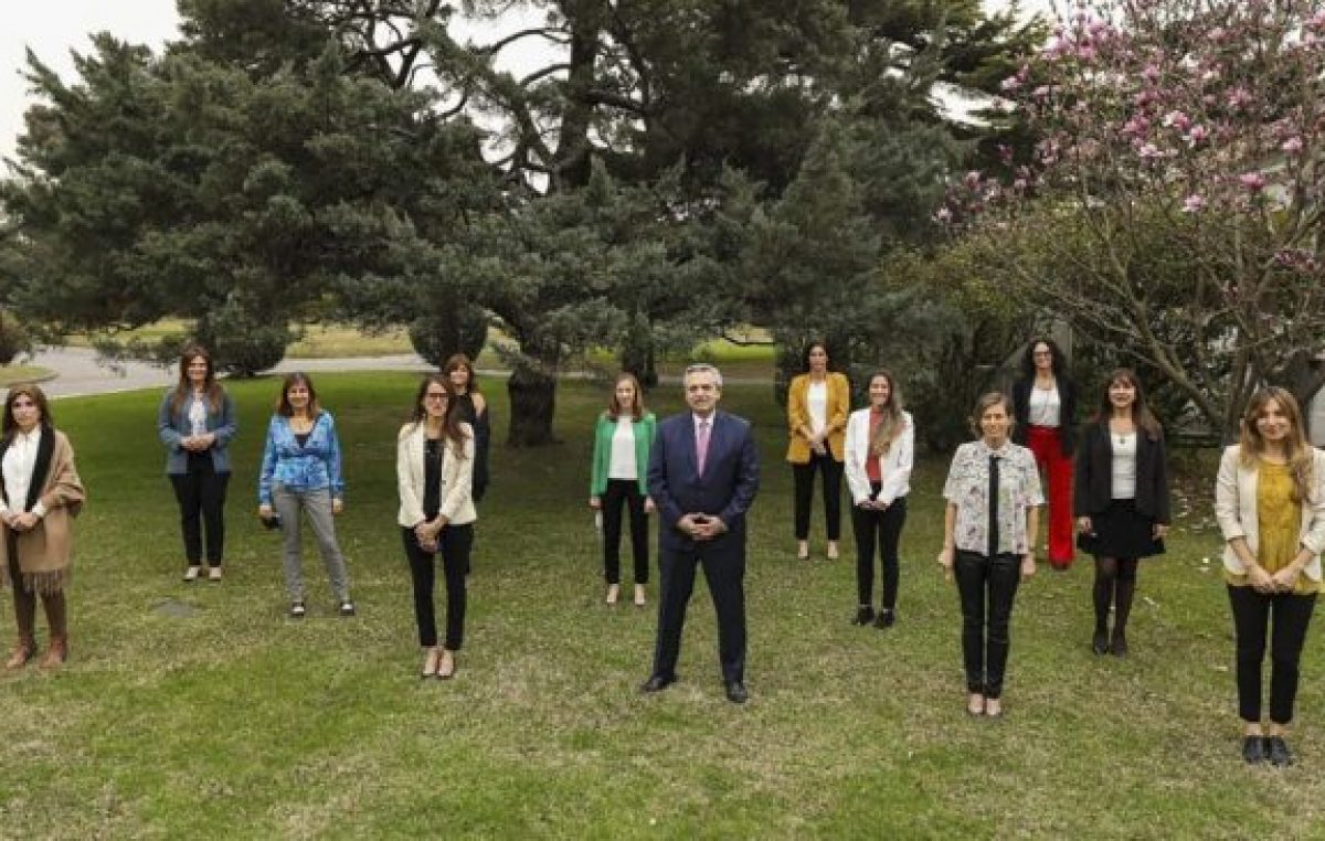 Destacan incorporar, retener y promover a mujeres en cargos de mayor responsabilidad