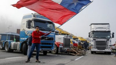 Un paro indefinido de camioneros amenaza paralizar a Chile en cuarentena 