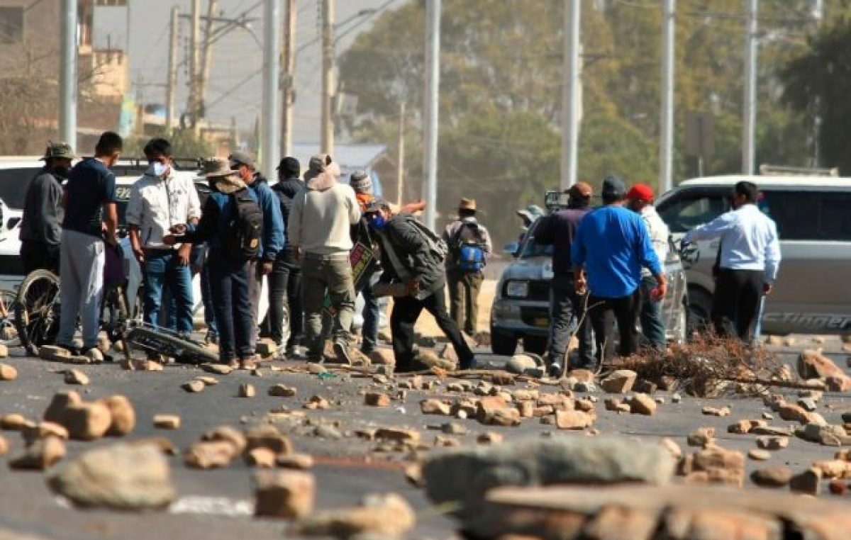 Bolivia: La democracia en suspenso