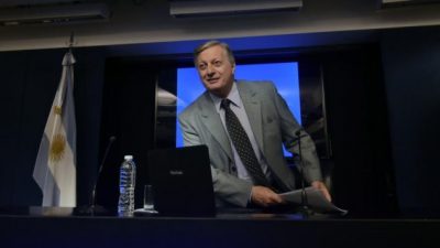 Otra denuncia penal contra Juan José Aranguren: 3.300% de aumento ilegal en el gas