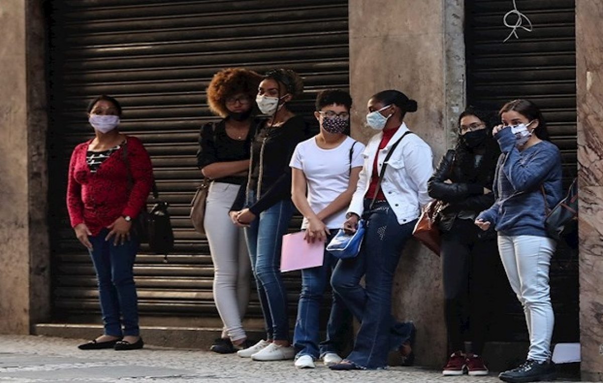 Bajan pedidos de subsidio al desempleo en EEUU y sube desocupación en Brasil