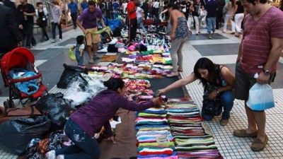 Más del 60 por ciento de quienes venden en la calle son mujeres