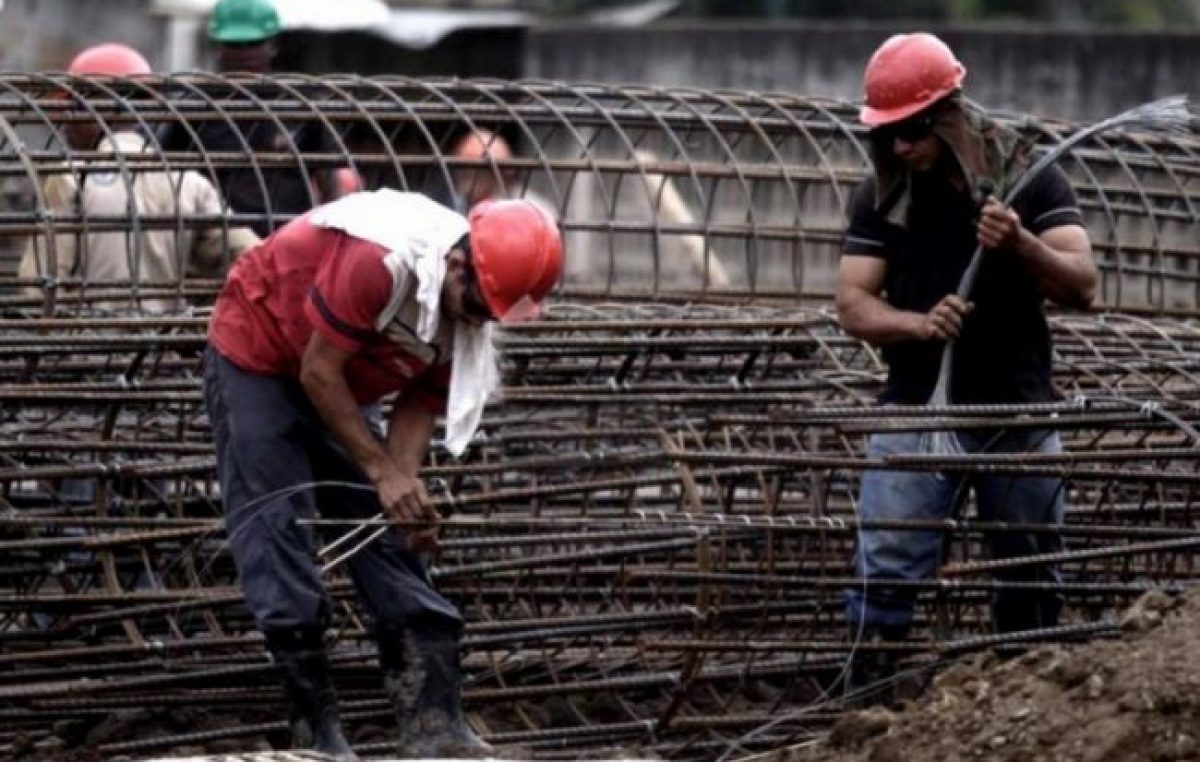 Buenos Aires adhiere a un programa para destinar 5.000 millones de pesos a obras en municipios