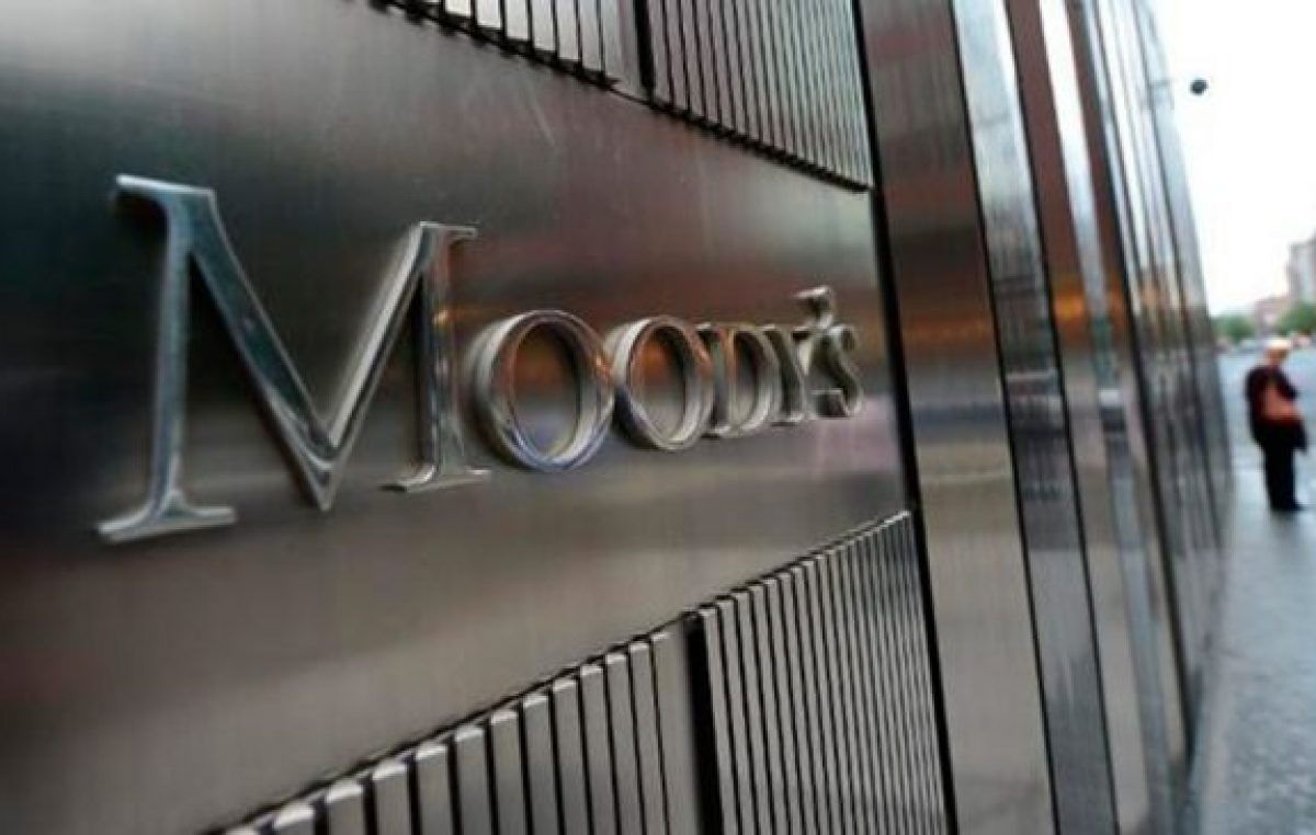 Para Moody’s, un acuerdo con el FMI podría ayudar a la Argentina a resolver señales de mediano plazo