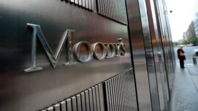 Para Moody’s, un acuerdo con el FMI podría ayudar a la Argentina a resolver señales de mediano plazo