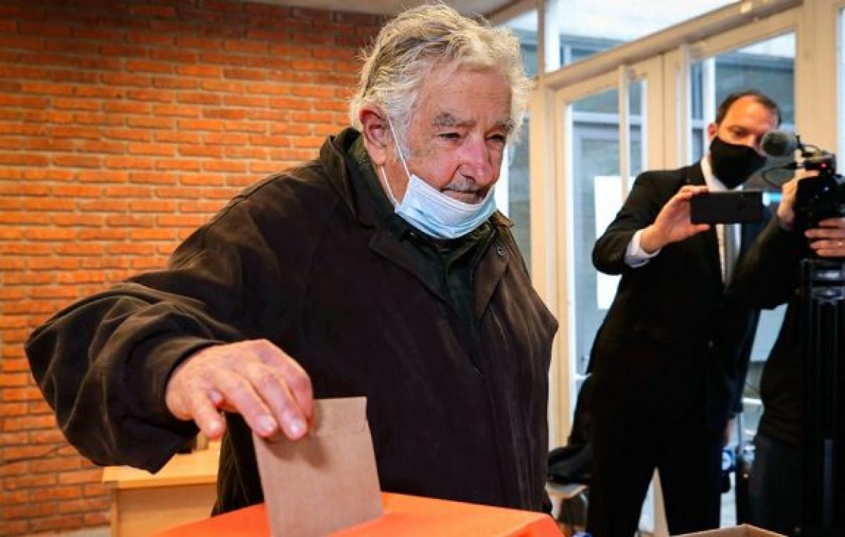 Mujica anticipó su retiro de la política y le pidió disculpas a candidata del oficialismo