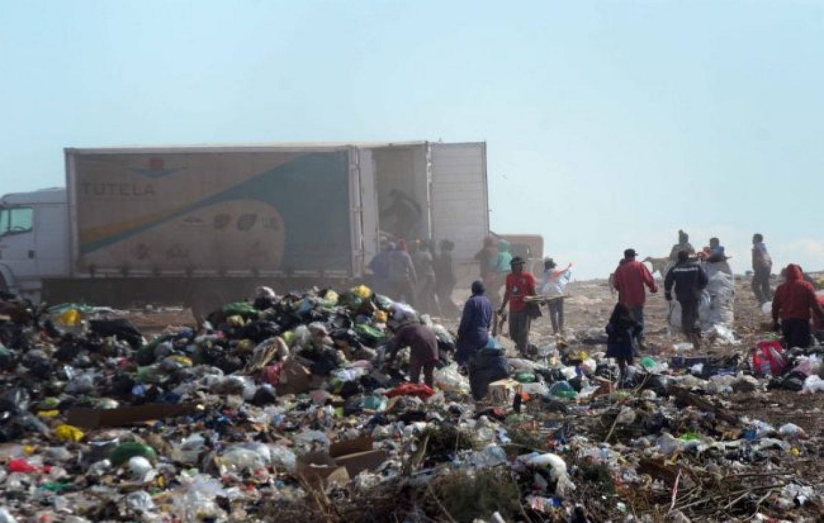 Comer del basural, el drama del hambre de muchas familias neuquinas
