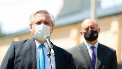 Alberto Fernández llegó a una Rosario irrespirable: «Hay que perseguir penalmente a los que incendian»