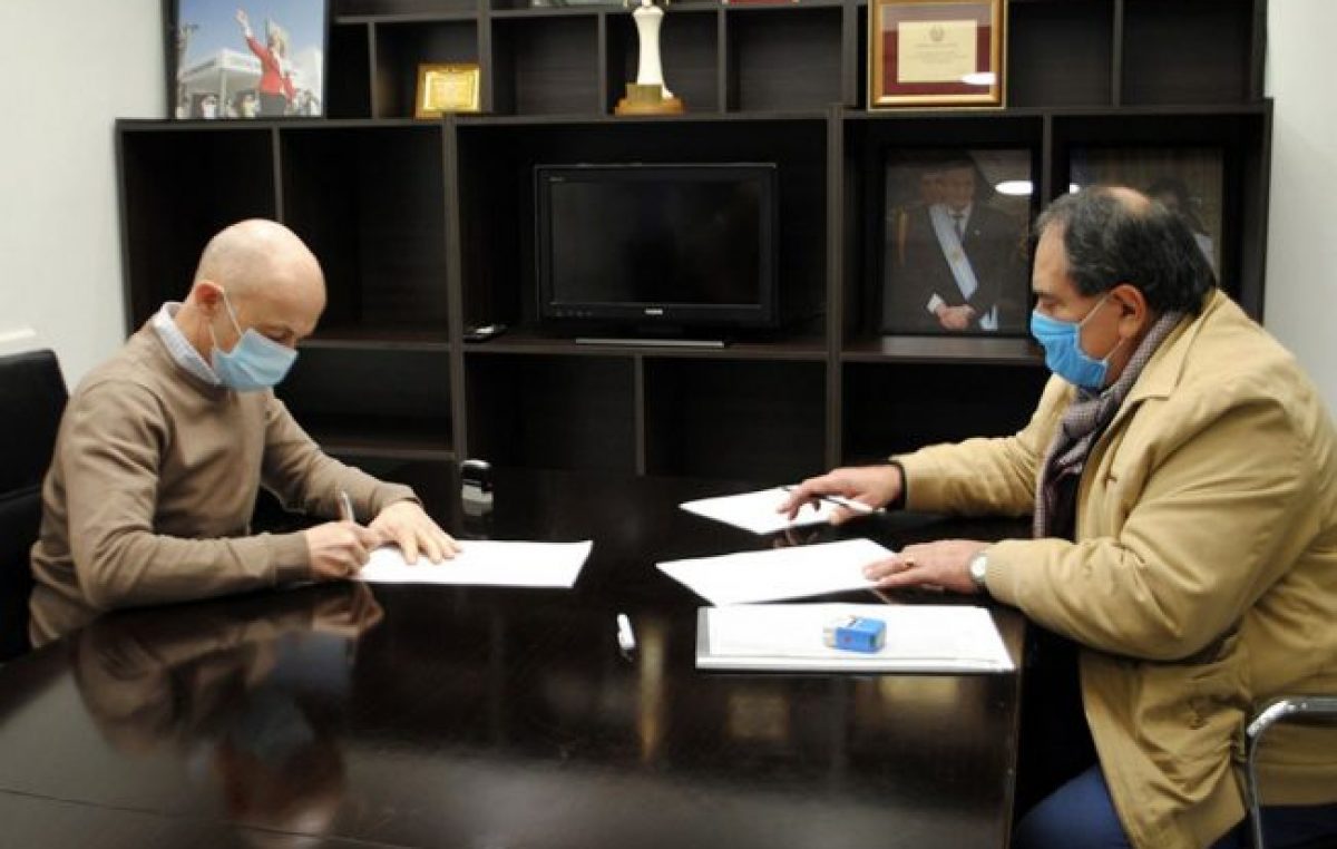 Río Gallegos: Cotillo y Carrizo firmaron un acta acuerdo para las recategorizaciones municipales