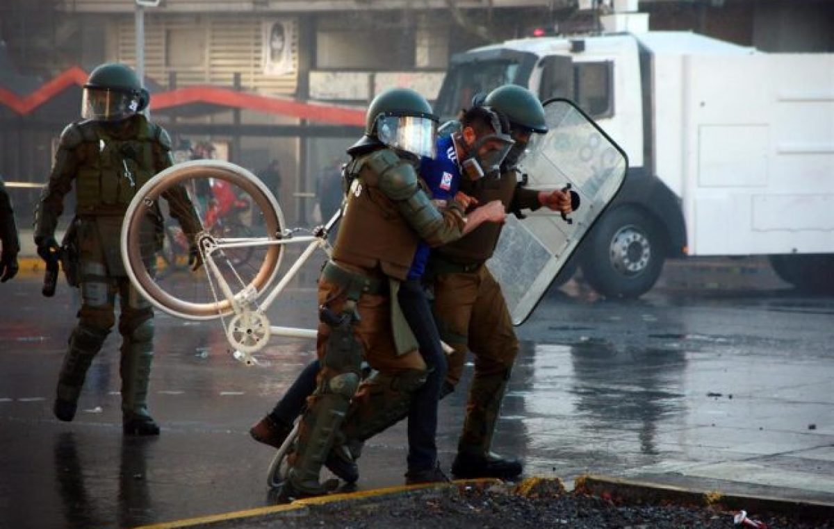 La policía chilena confirmó 108 detenidos durante las protestas por el aniversario del golpe de Estado