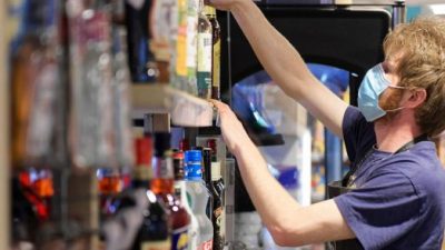 El empleo desacelera la caída