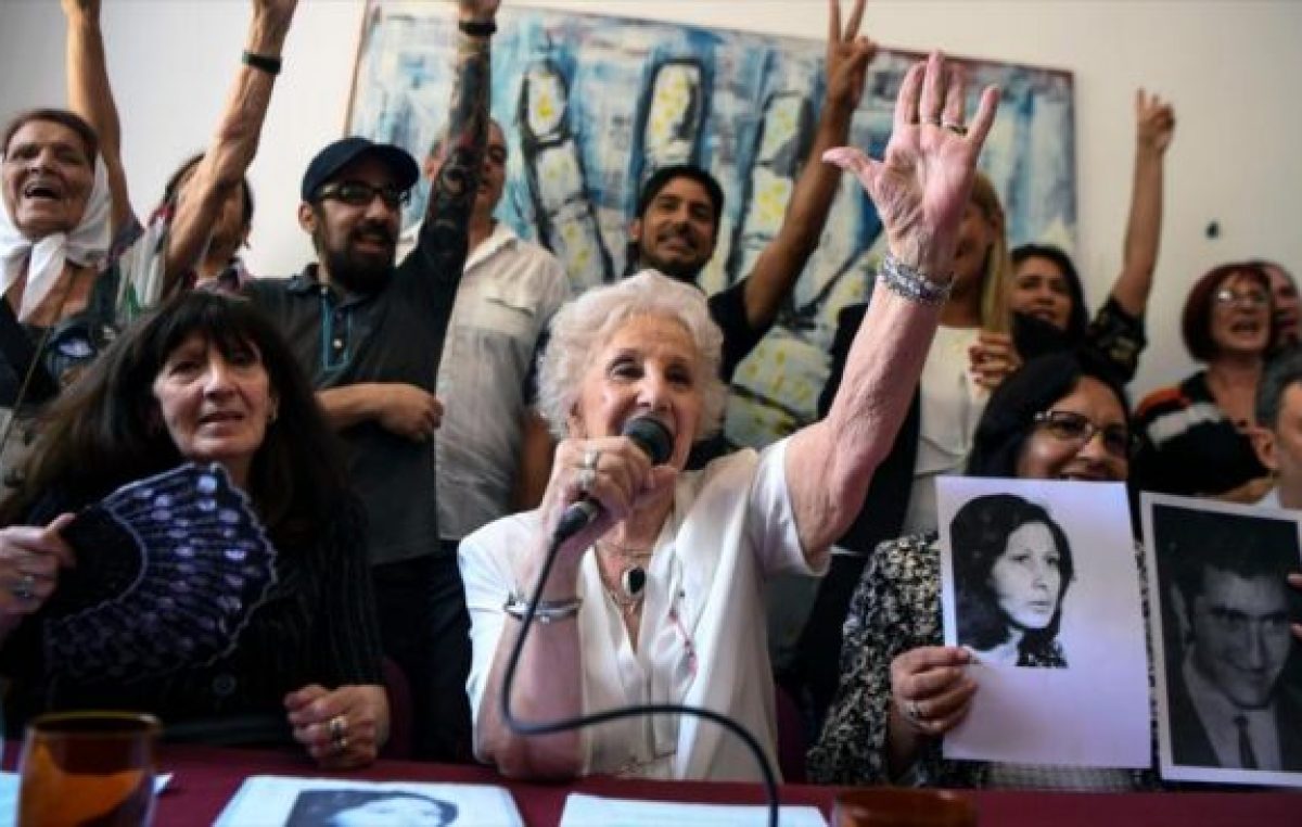 Miles de manitos para abrazar más a las Abuelas