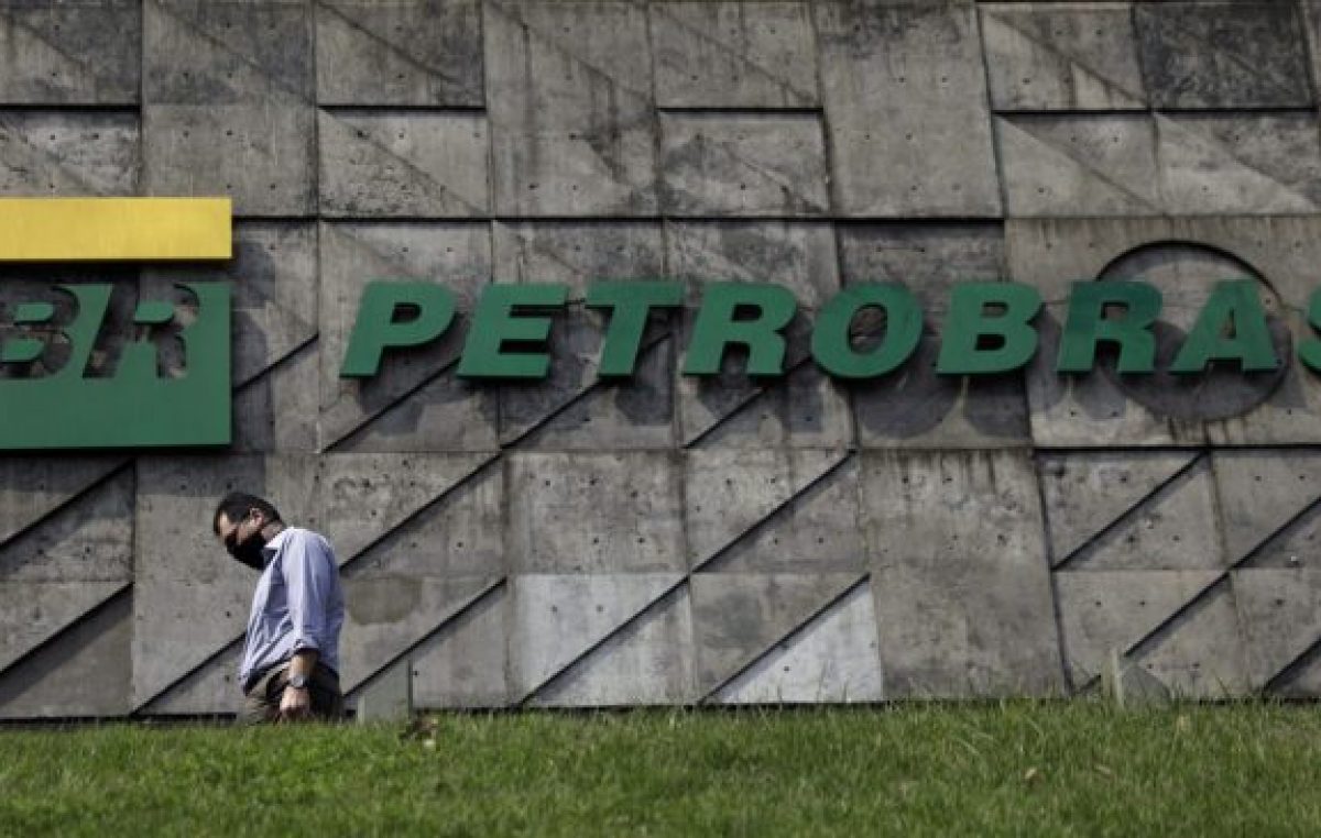 Lula llamó a defender a Petrobras de una privatización
