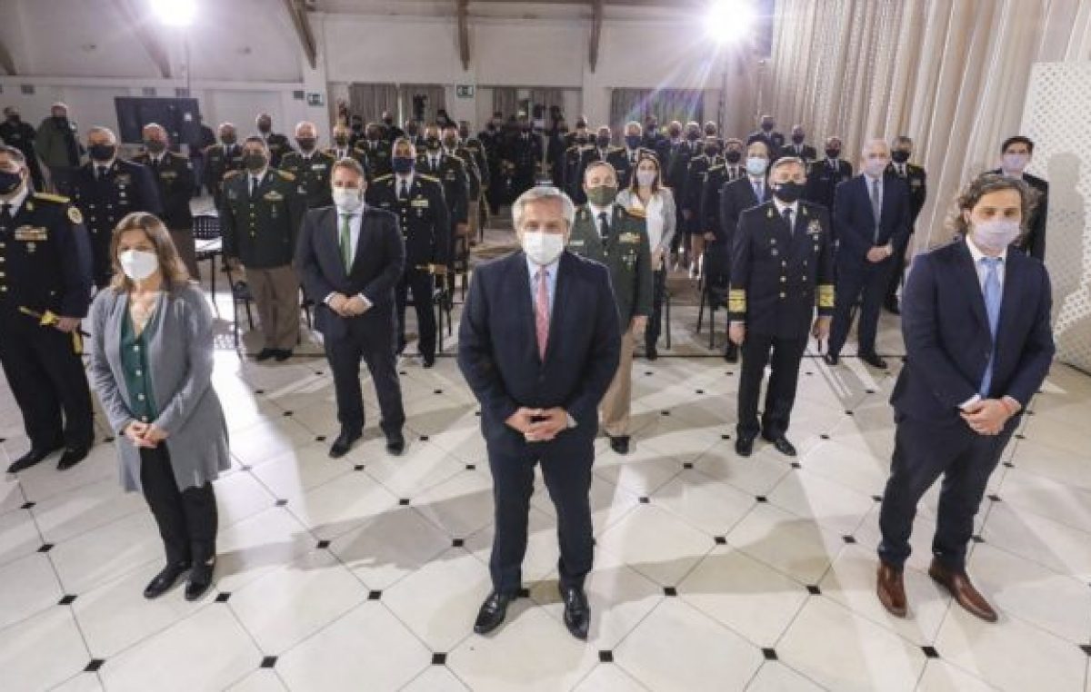 Fernández destacó rol de las fuerzas de seguridad en pandemia y les pidió preservar el Estado de Derecho