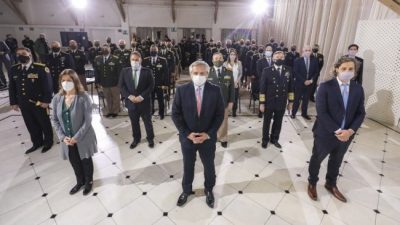 Fernández destacó rol de las fuerzas de seguridad en pandemia y les pidió preservar el Estado de Derecho