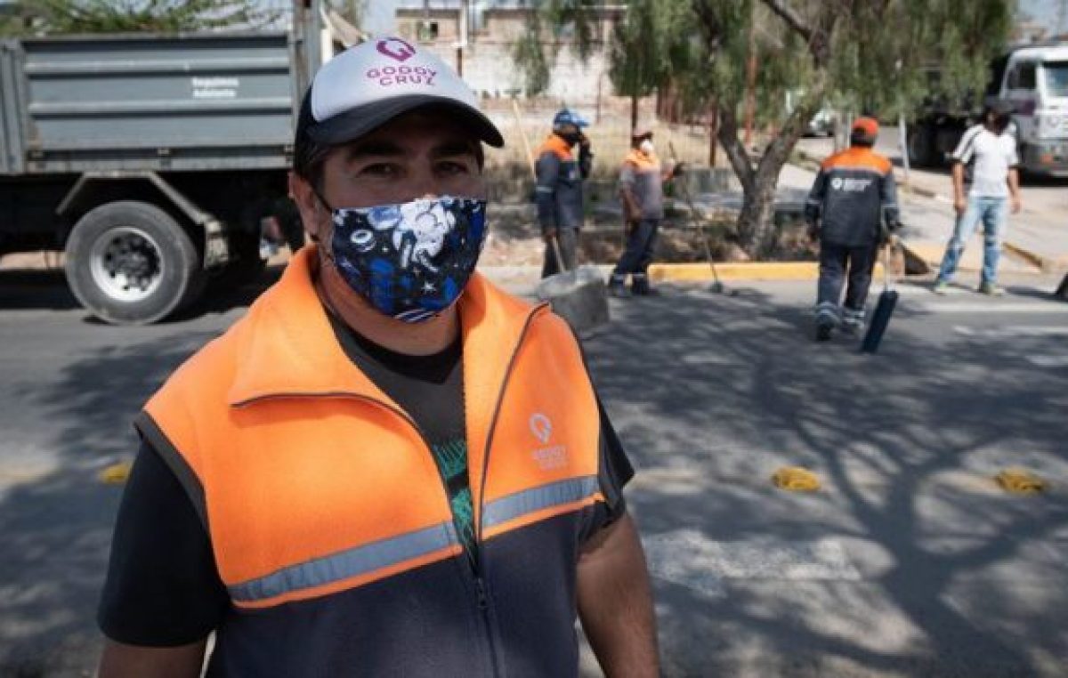 Godoy Cruz: Esenciales silenciosos, historias de los que nunca pararon de cuidar la limpieza