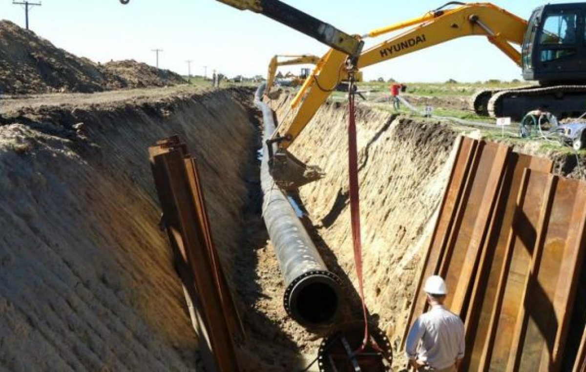 Fernández y Perotti anuncian la construcción de un acueducto que beneficiará a 65 localidades